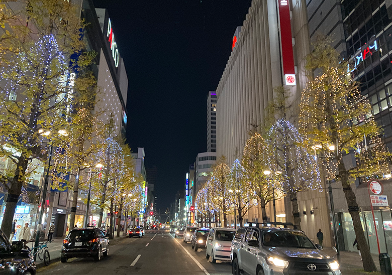 札幌の中心部一番街商店街の街並み